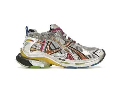 Mehrfarbiger Sneaker in Seitenansicht