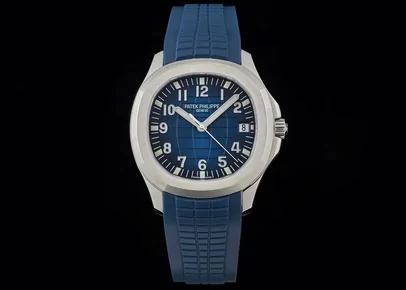 Uhr mit blauem Zifferblatt und blauem Armband